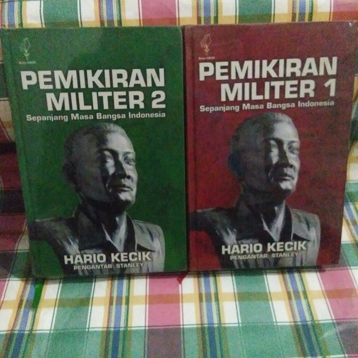 Dua Buku Pemikiran Militer Sepanjang Masa Bangsa Indonesia HARDCOVER