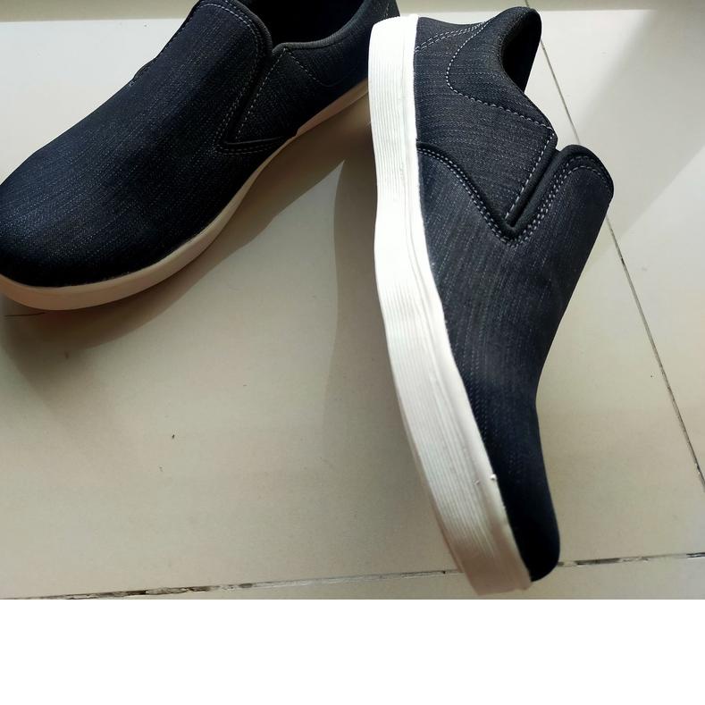 Sepatu Slop Pria Bahan Levis Murah Ringan Buat Nyantai Original