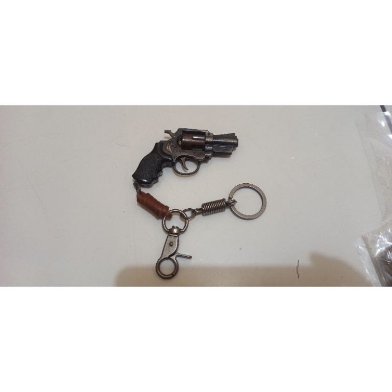 Doblis revolver full metal besi gantungan kunci