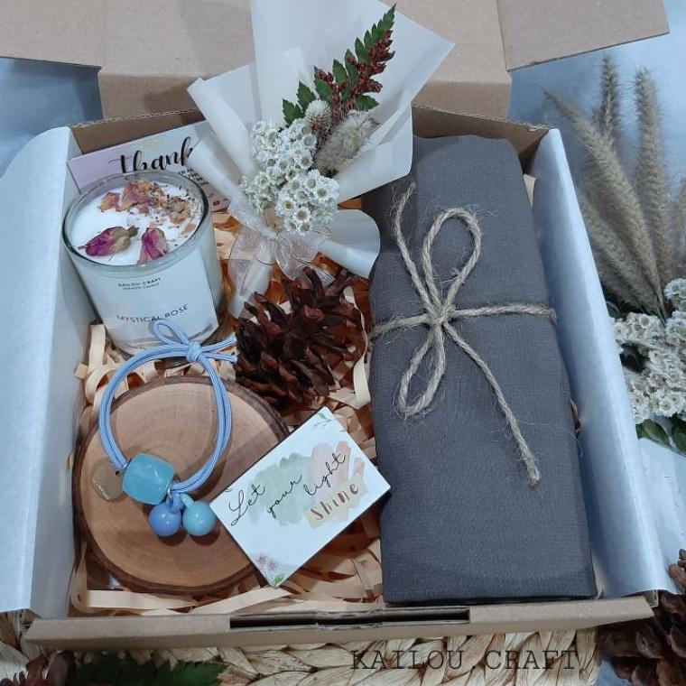 

{N-EMO {☛ Kado Ulang Tahun | Kado Wisuda | Kado Cewek | Hampers Ulang Tahun | Kado Anniversary | Gift Box Scented Candle | Lilin Aromaterapi | Snack Box