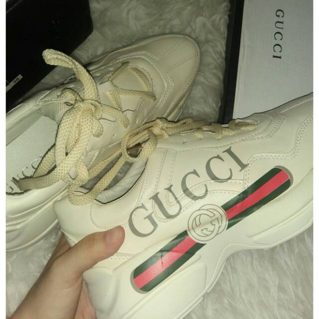 gucci logo leather sneaker