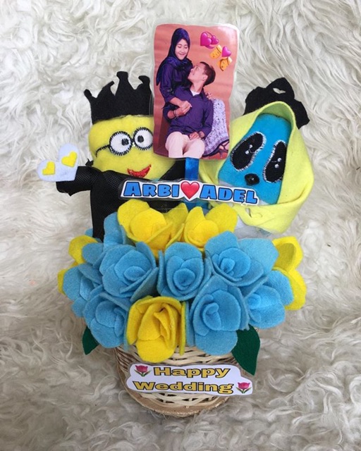 Buket bunga keranjang kain flanel: Couple minions+stich hijab