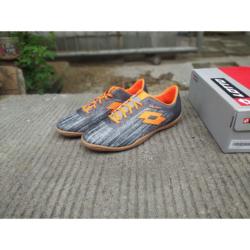 Lotto futsal Solista 700