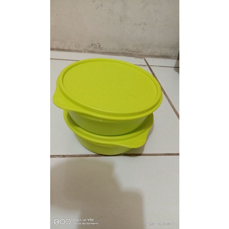 Bowl hijau muda Tupperware