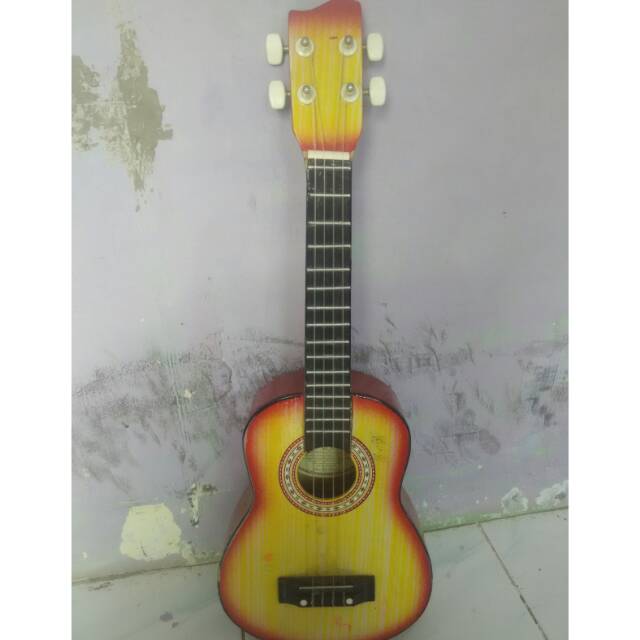 Ukulele senar 4