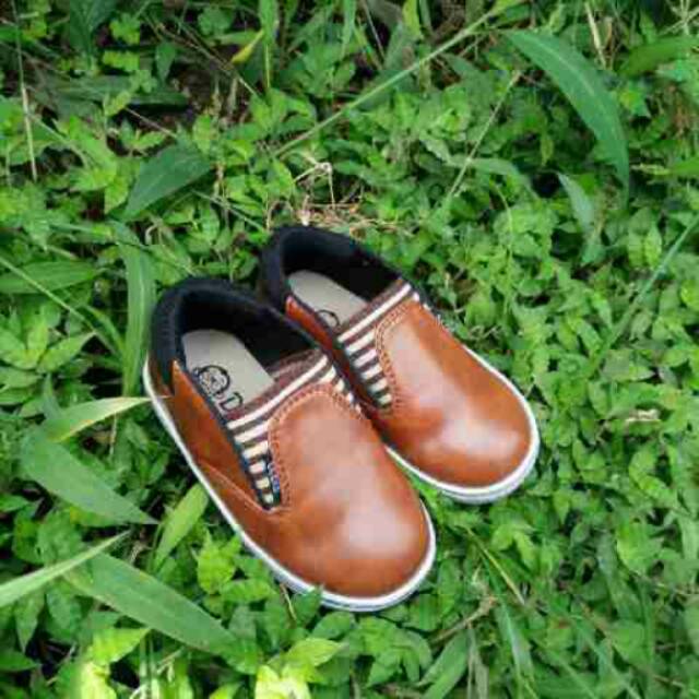 

DECKS Medley brush Titan COKLAT