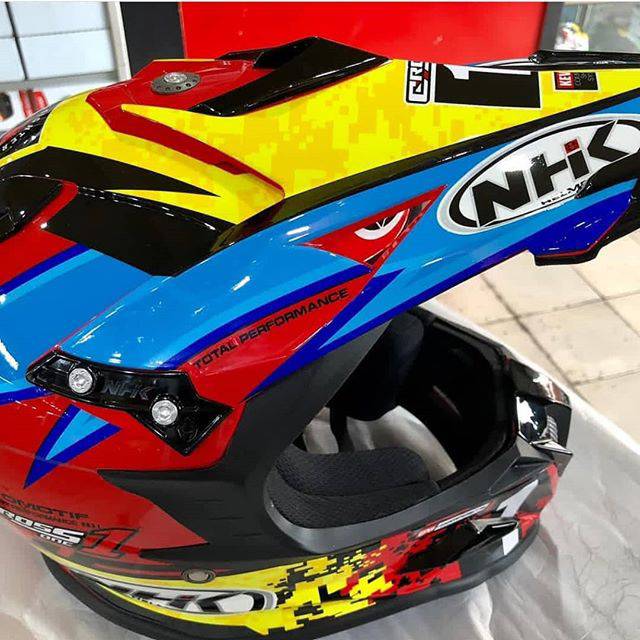 Helm NHK Cross1
