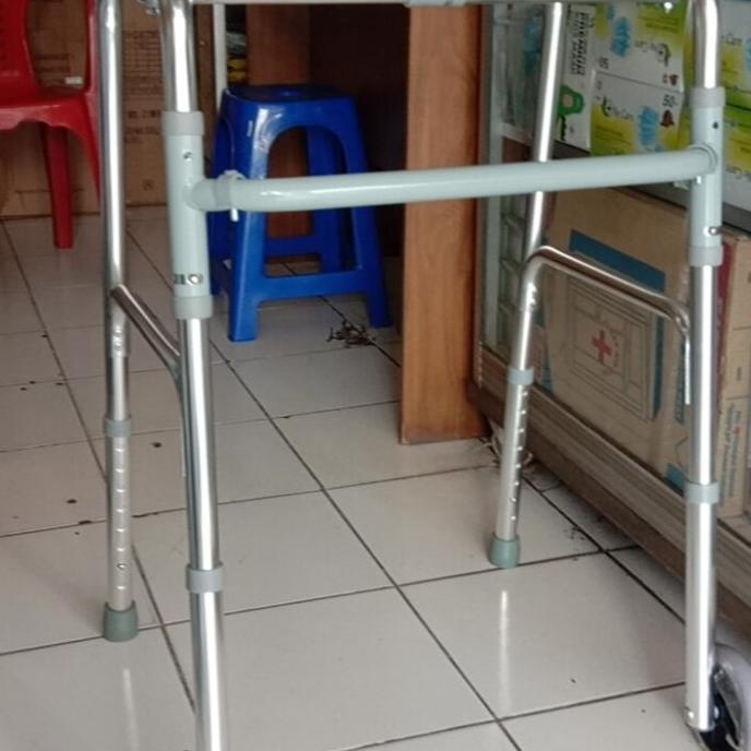 Walker alat bantu jalan kaki 4