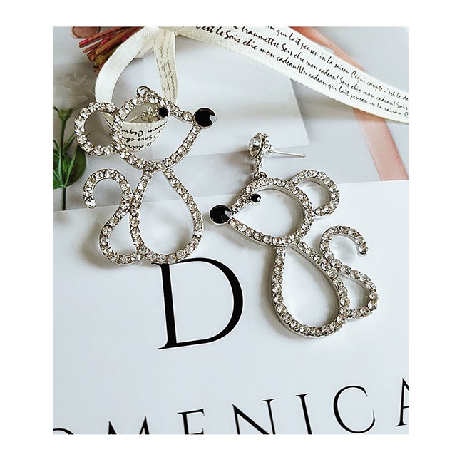 LRC Anting Tusuk Fashion Diamond Stud Earrings D64442