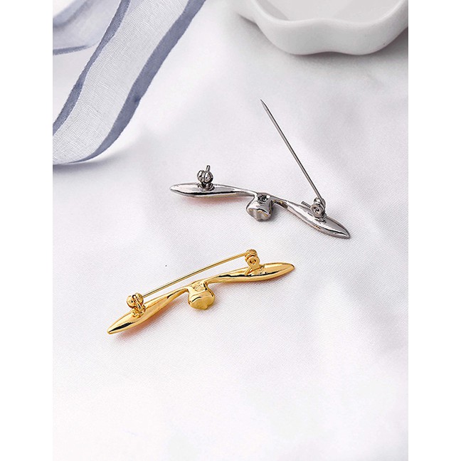 LRC Bross Fashion Platinum Drop Glaze Rabbit Brooch D17369