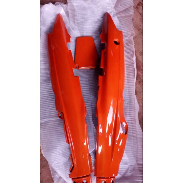 Cover body samping f1zr