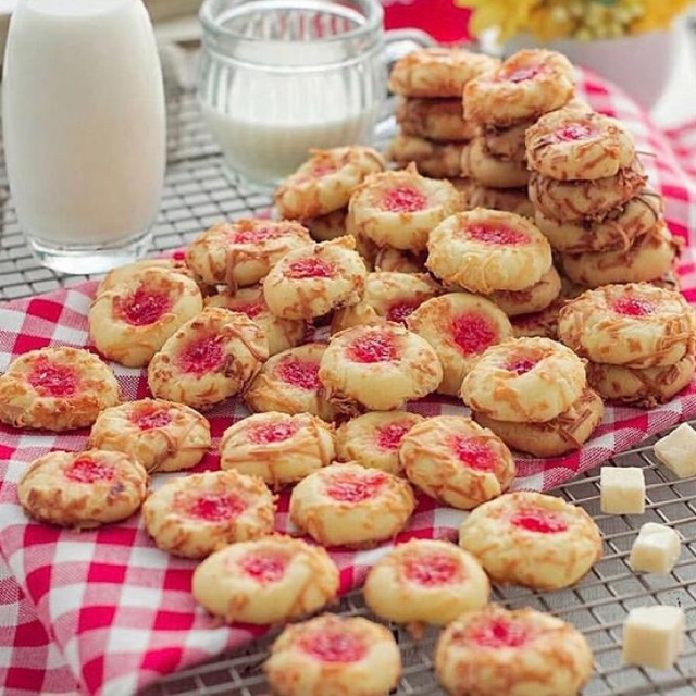 

Strawberry thumprint