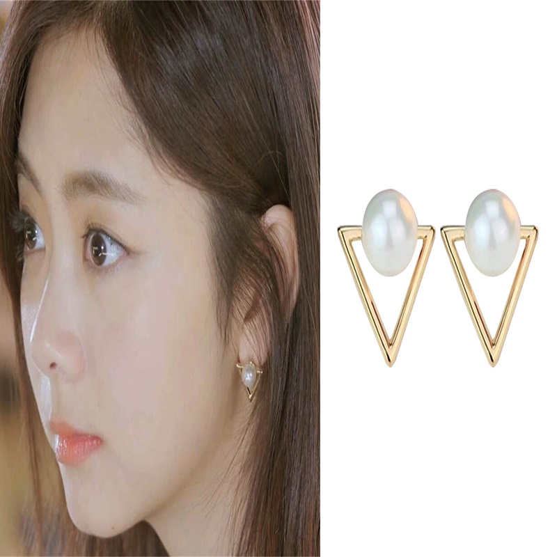 1 Pasang Korea Fashion Geometris Emas Segitiga Mutiara Anting-Anting Gaya Retro Cocok untuk Temperamen Wanita Kancing Telinga