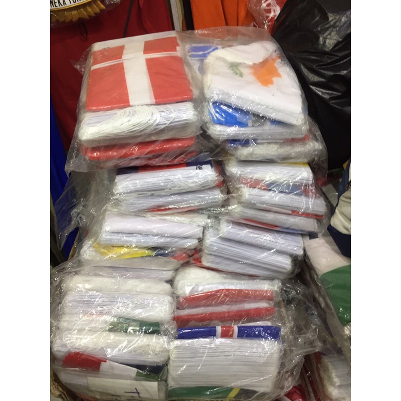 tiang stelis silang meja dan bendera negara meja