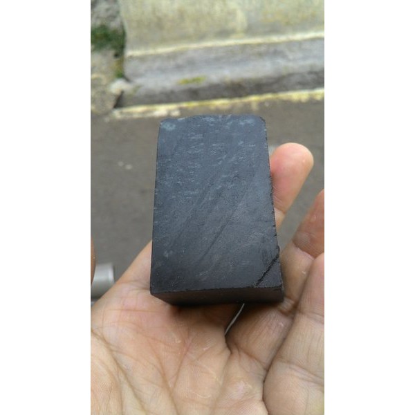 Black Jade Rough Hitam Pekat Nempel Magnet