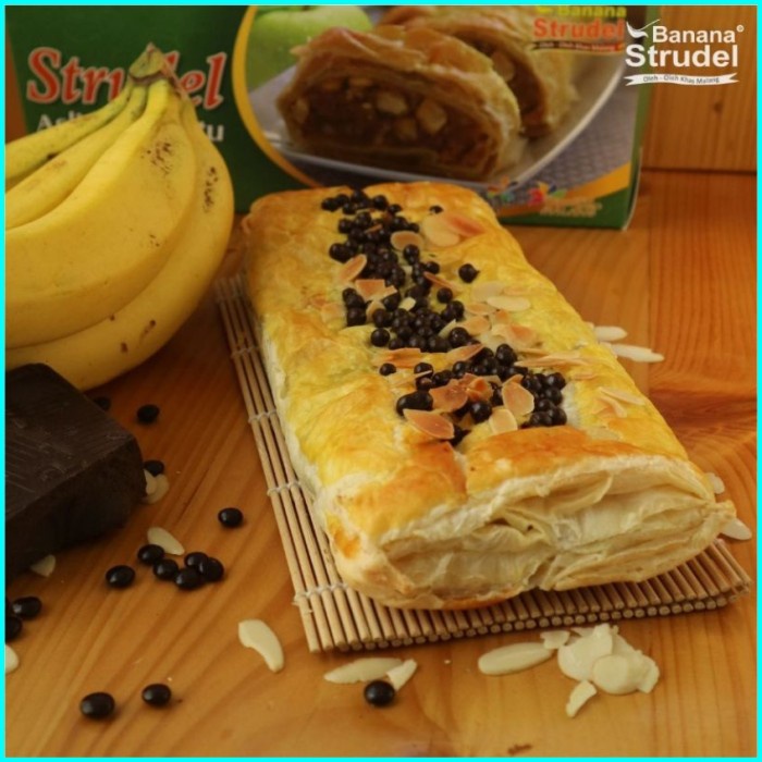 

Banana strudel malang choco almond apel original strudel oleh oleh kot