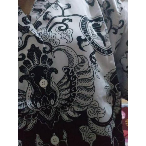 **LARISS** Pakaian Baju Seragam Kemeja Wanita Batik PGRI Lengan Panjang .......,,