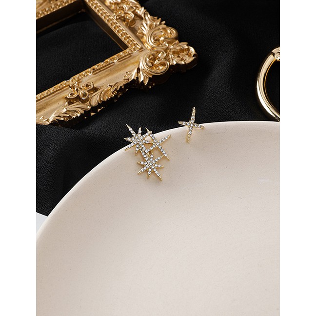 LRC Anting Tusuk Fashion Golden 925 Silver Needle Flash Diamond Star Asymmetric Stud Earrings D59642