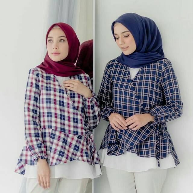 Wearing Klamby Summer Blouse in Navy M