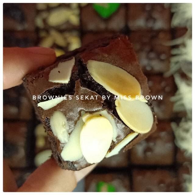 

NOB brownies sekat by Miss Brown / brownies potong/ sekatbrownies / brokat / browkat / brownie