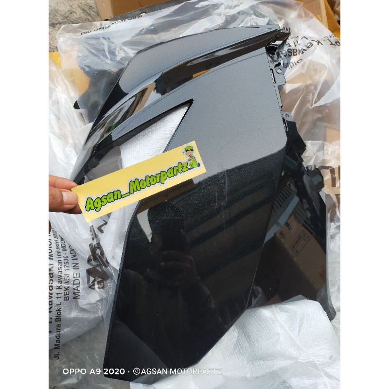 Fairing atas kanan ninja 250 fi new 2018 hitam original Kawasaki