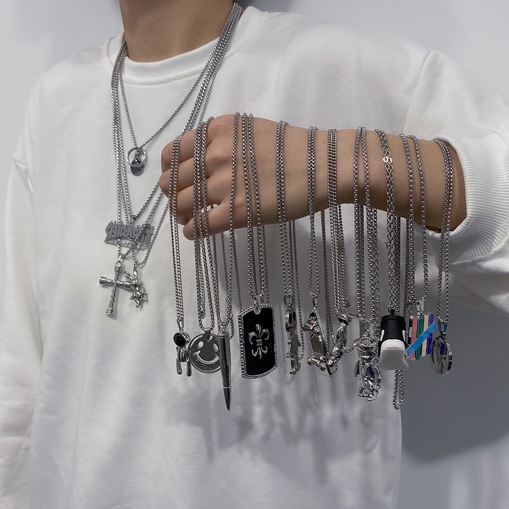 Eropa dan Amerika titanium baja hip hop kalung in fashion merek huruf stainless steel liontin panjan