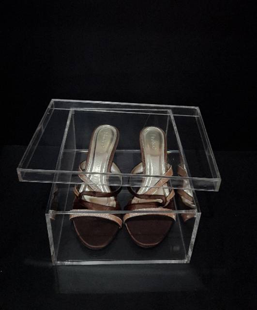 Box sandal akrilik