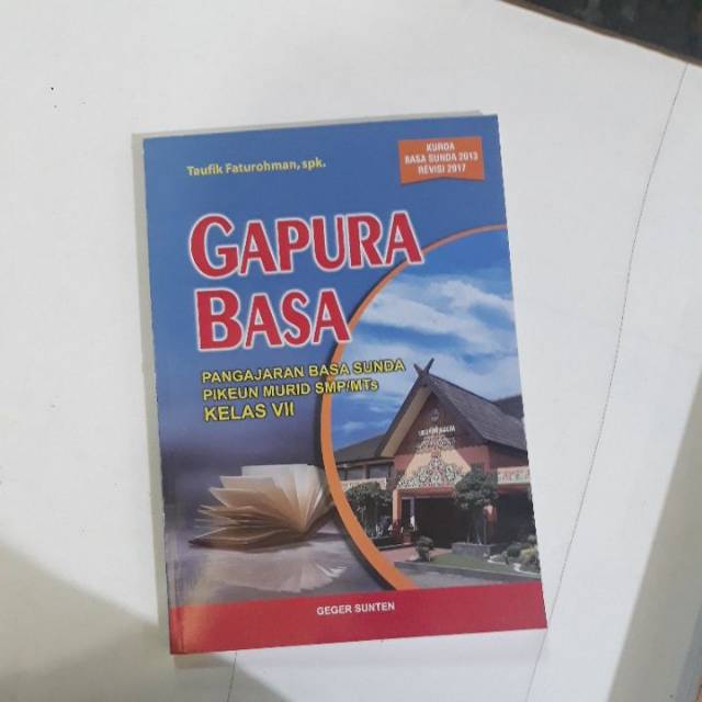 

Buku Gapura Basa Kelas 7