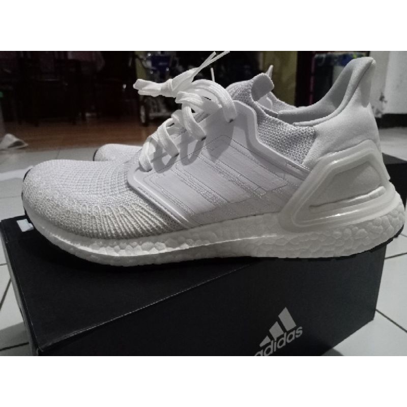 Sepatu Running / Lari Pria Adidas Ultraboost 20