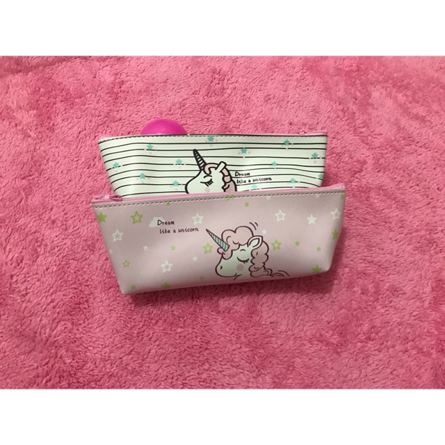 

TEMPAT PENSIL MOTIF HEAD UNICORN