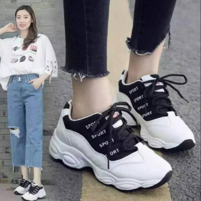 Sepatu Sneakers Wanita Sport Hitam