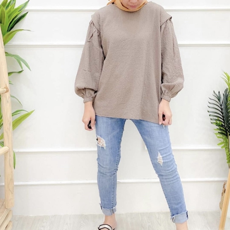 SHOULDER PLEAD BLOUSE