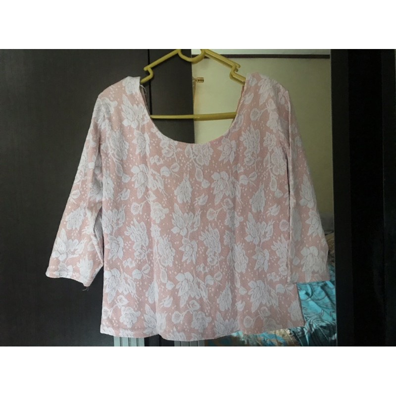 PRELOVED BAJU WANITA CROP TOP PINK BUNGA