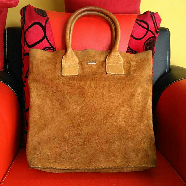 Tas HUGO BOSS Authentic Tote Shopper Bag
FULL GENUINE LEATHER Kulit Asli Second Preloved Original