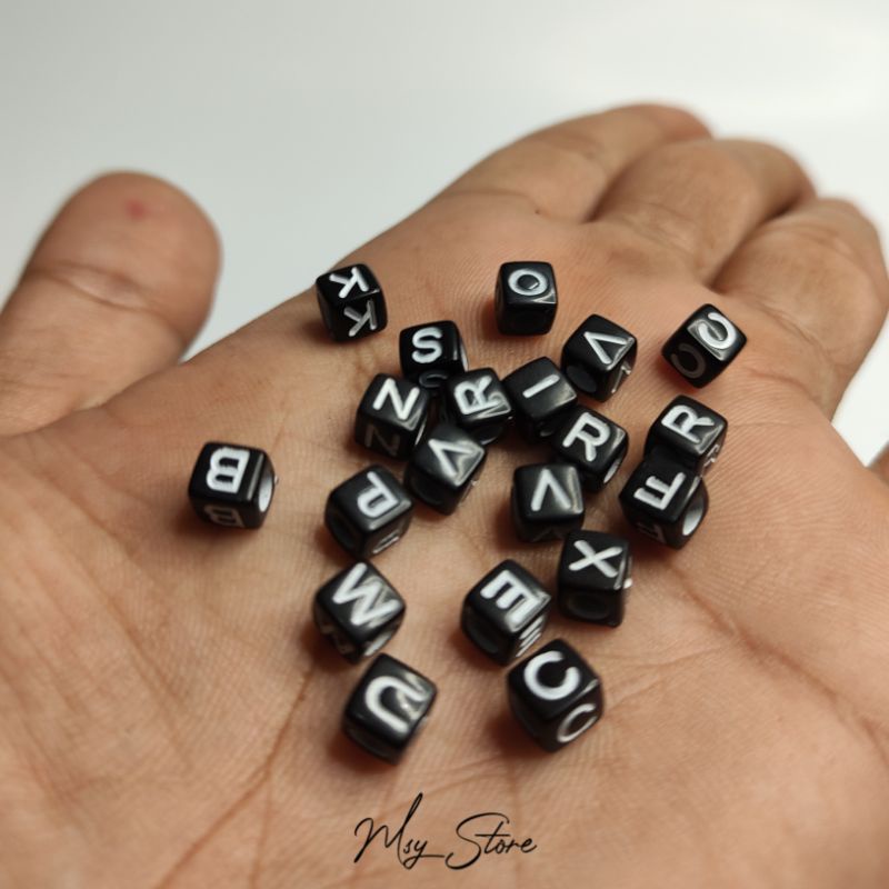 [Pilih Huruf] Manik Mote Huruf KOTAK HITAM Tulisan PUTIH Huruf A-Z