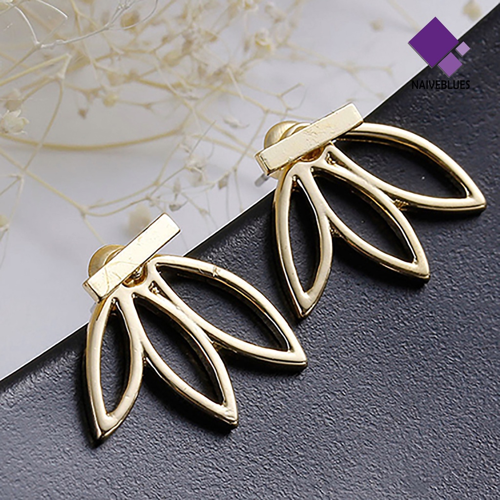 1 Pasang Anting Stud Bentuk Lotus Model Hollow Untuk Wanita