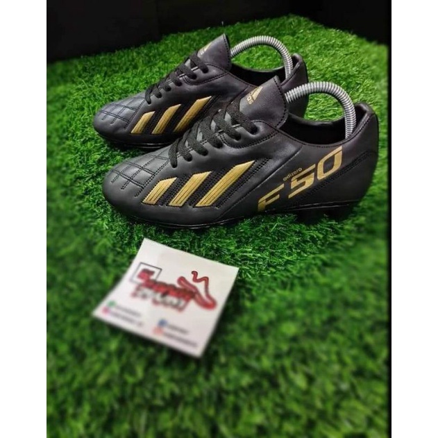 sepatu bola kulit asli