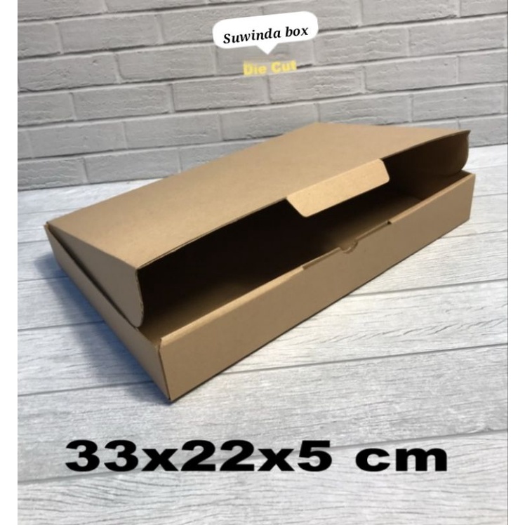 

Kardus uk.33x22x5 cm.... box karton model pizza U/ aksesoris-dll
