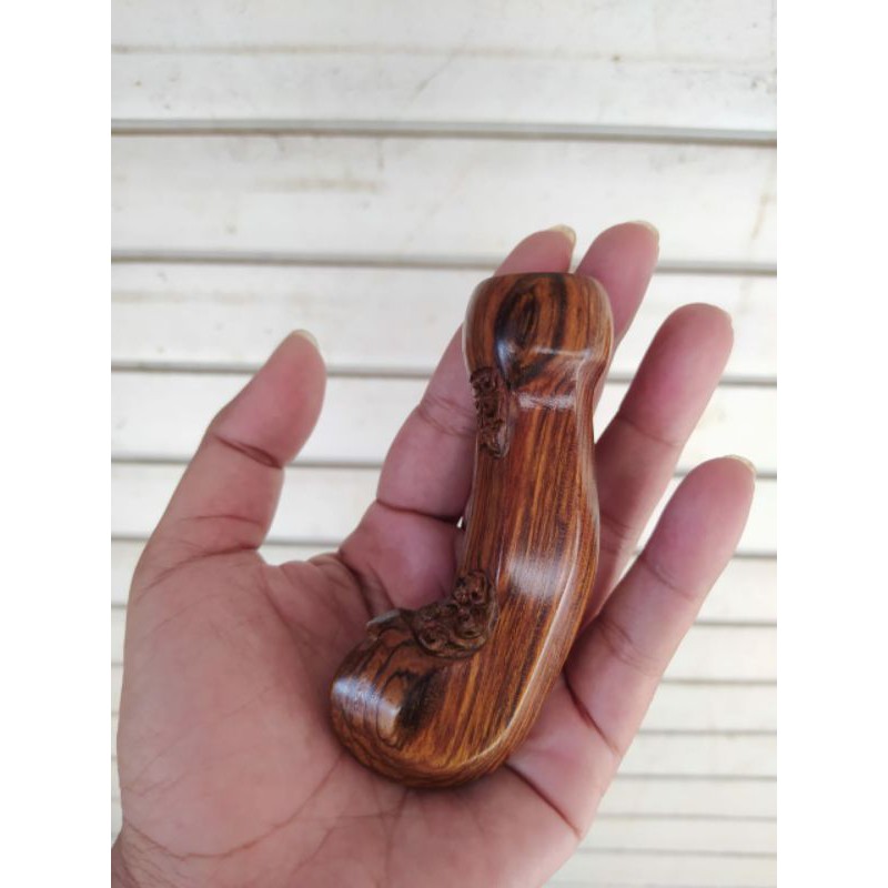 Deder Keris Antik Kayu Gaharu Model Solo