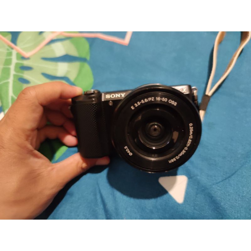 Kamera Mirrorless Sony Alpha A5000 A6000 Hitam