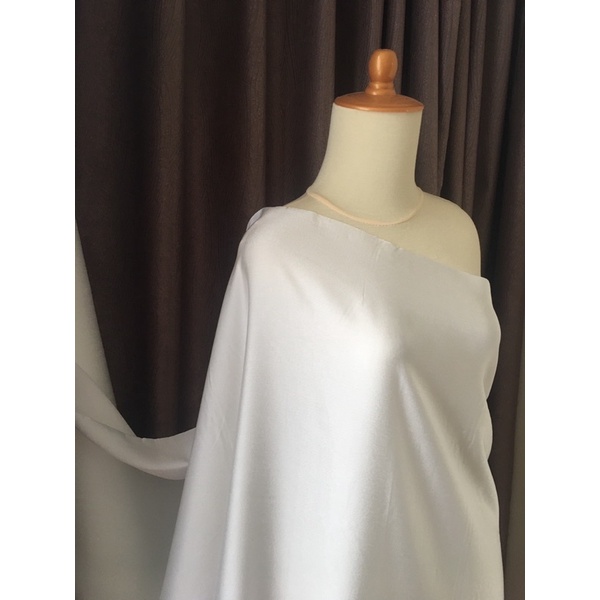 Kain Satin Silk Bahan Maxmara Warna Broken White Putih Tulang