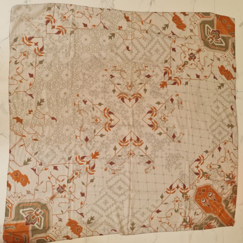 Preloved Puru Kambera Scarf