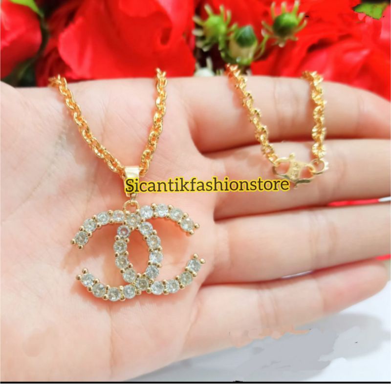 Kalung Titanium Liontin Chanell Gold Fashion Wanita Terlaris Anti Karat Tidak Luntur Kalung Wanita