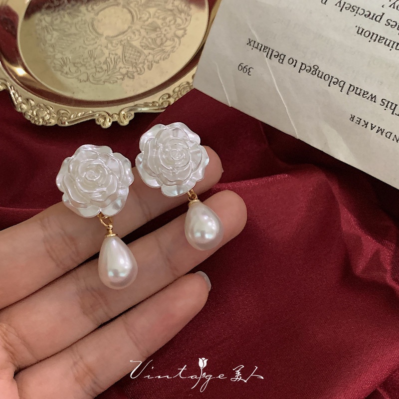 Anting Tusuk Gantung Bahan Sterling Silver 925 Desain Bunga Mawar + Mutiara Gaya Barok / Elegan Untuk Wanita