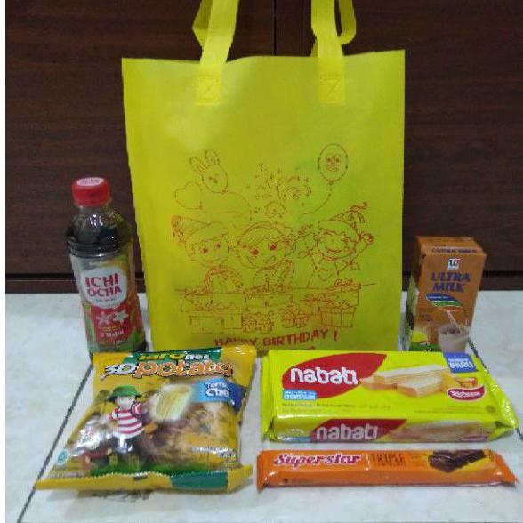 

Tas Ultah Murah Spunbond HSH sablon Happy birthday size 25x8x35 cm
