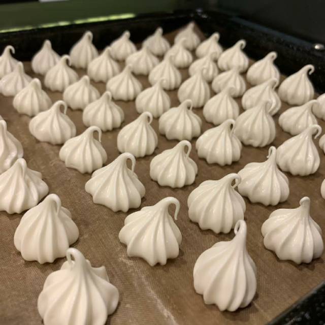 

Vanilla Ice Cream Meringue Kisses - Maringue