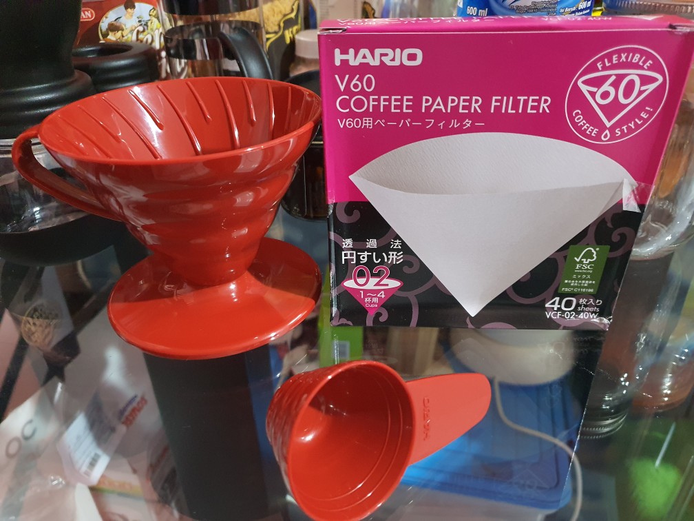 Hario V60 Promo Paper Filter 01 + Plastic Dripper 01 White