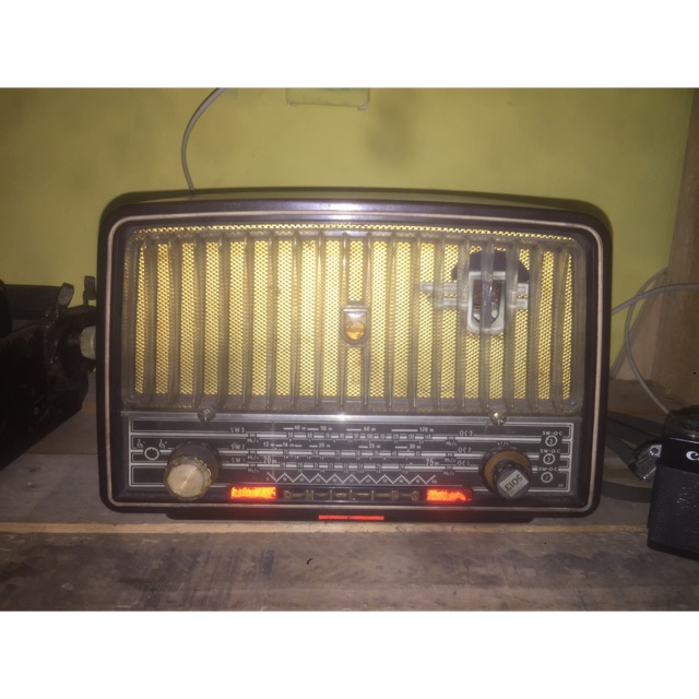 Radio tabung antik phillips