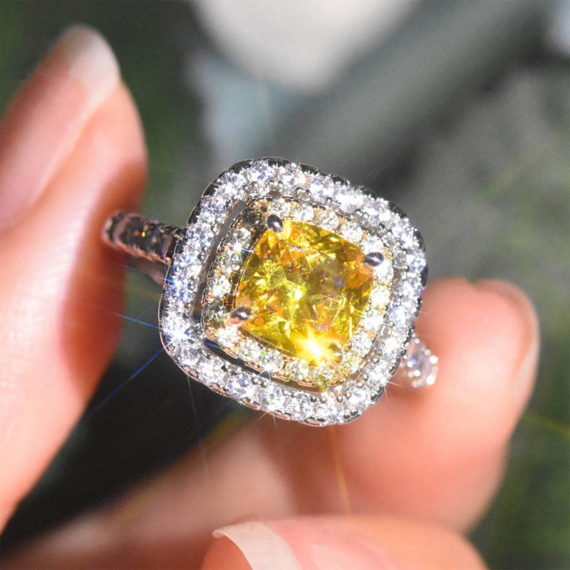 Cincin Moissanite Berlian Imitasi Bentuk Kotak Warna Kuning Kualitas Tinggi Untuk Wanita