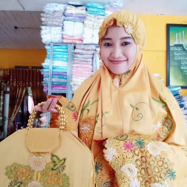 Mukena Azizah